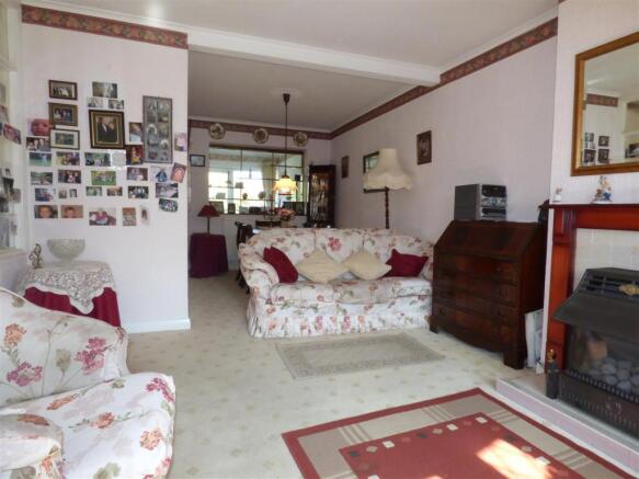 Lounge/Dining Room