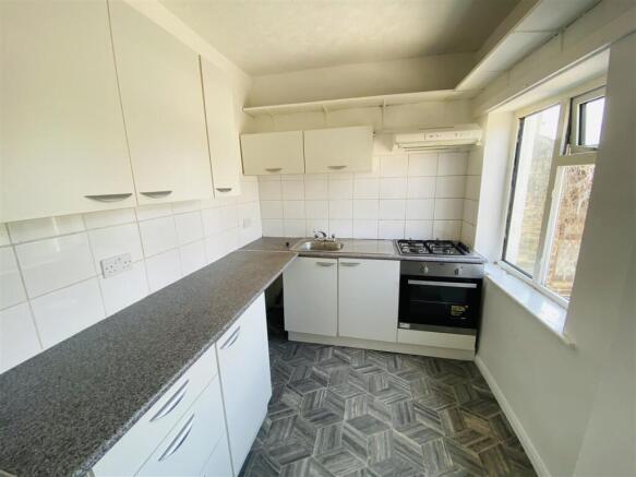 2 bed Flat to rent Image 3