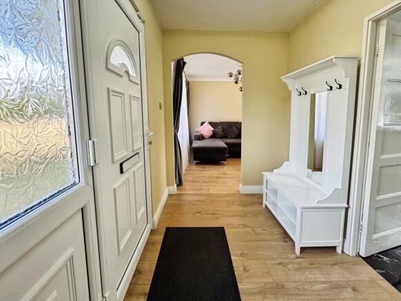 2 bed Semi-Detached to rent Image 8