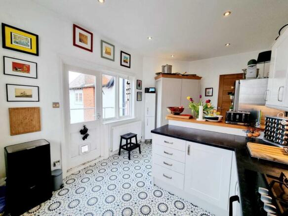 2 bed Flat for sale Image 8