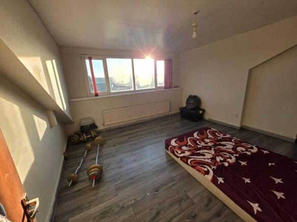 7 bed House for sale Image 8