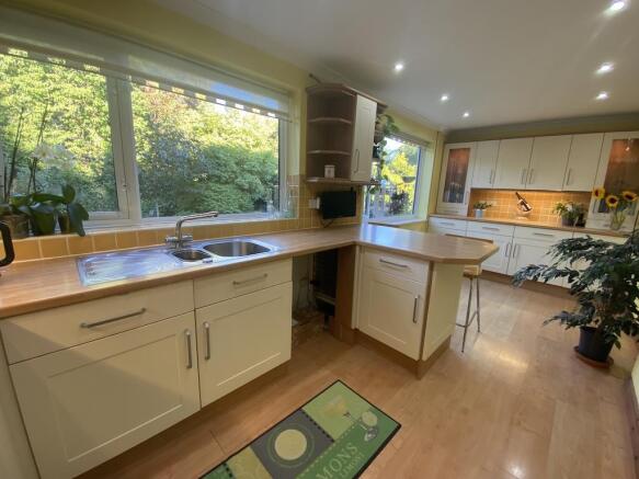 7 - Kitchen.jpg
