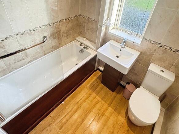 3 bed House to rent Image 5