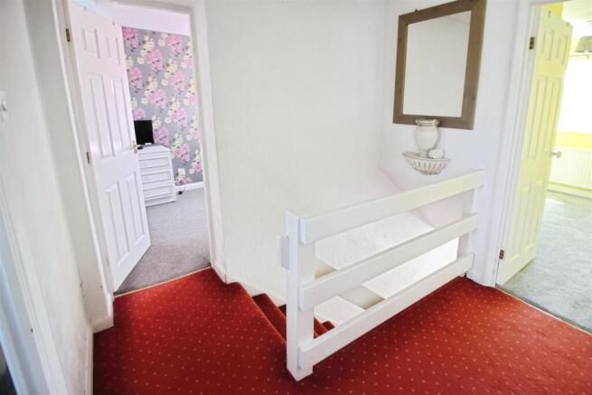4 bed Semi-Detached for sale Image 10