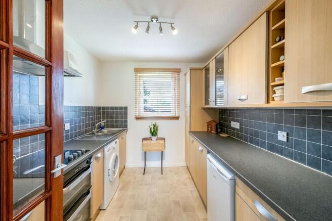 27 Strathearn Court, Crieff, PH7 3DS photo 4