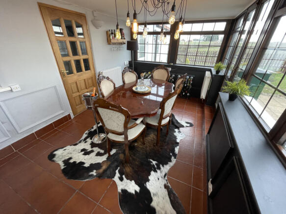 Family/Dining Room (1)