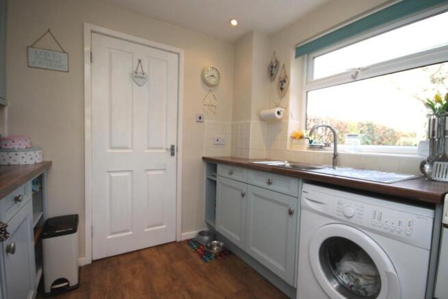 FITTED KITCHEN
