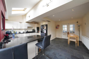5, Field Court Road, Leicester LE6 0DG