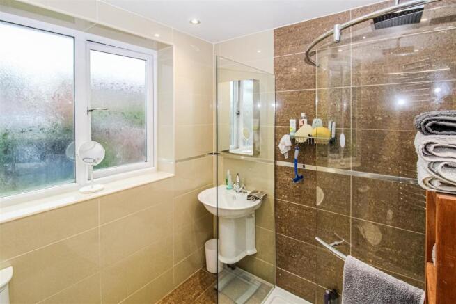 SHOWER ROOM/W.C.