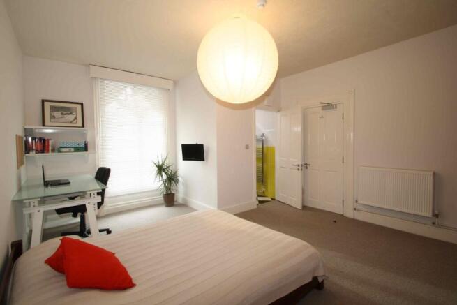 10 bed Terraced to rent Image 9