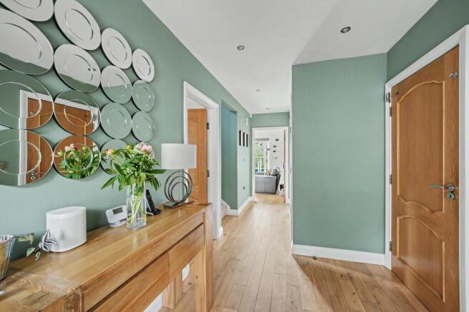 6 bed Detached for sale Image 5