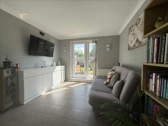 SITTING ROOM/BEDROOM