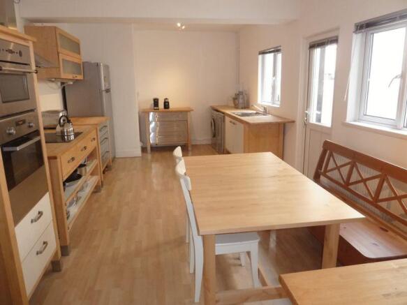 Kitchen/Dining...