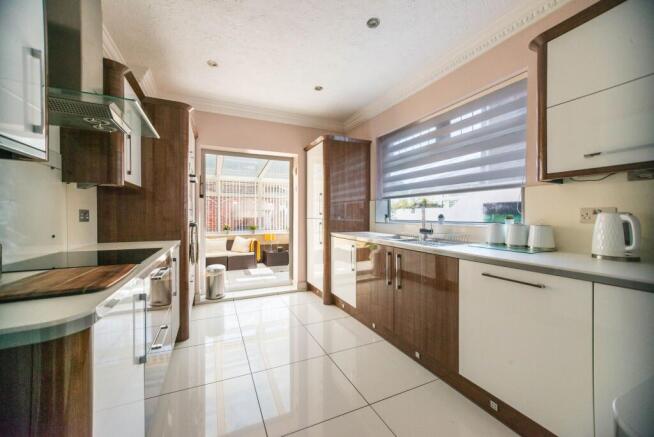 3 bed Terraced for sale Image 9