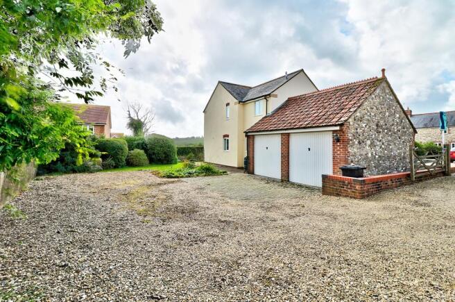 Rear:Garage