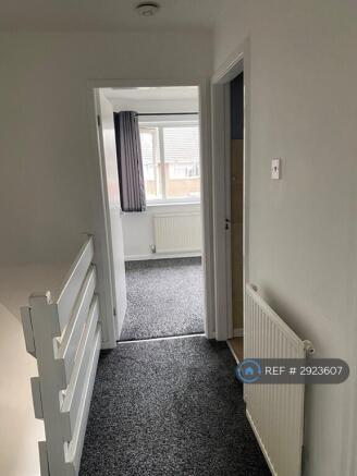 2 bed Terraced to rent Image 12