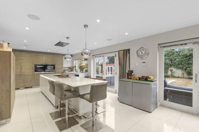 12 Chilterns Park, SL8 5LB (LOW RES)-19