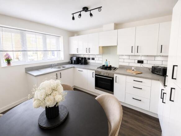 2 bed Semi-Detached for sale Image 2