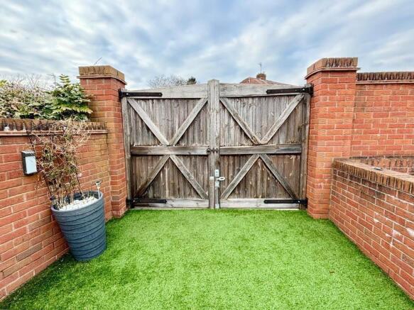 Side Driveway Gates