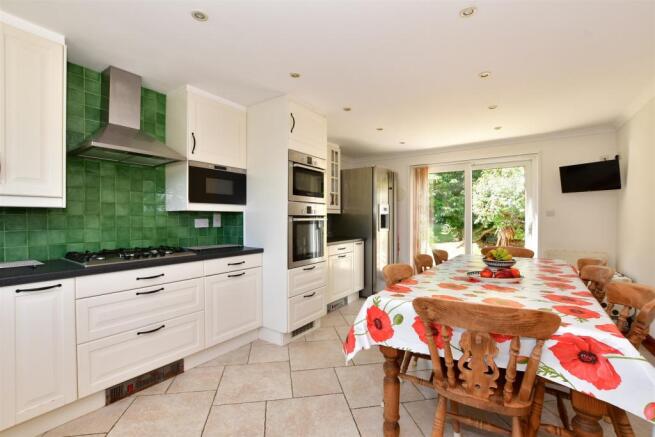 Kitchen/ Dining Room