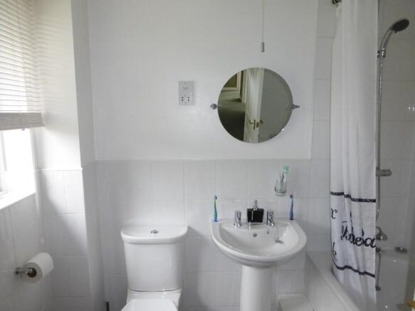 FAMILY BATHROOM