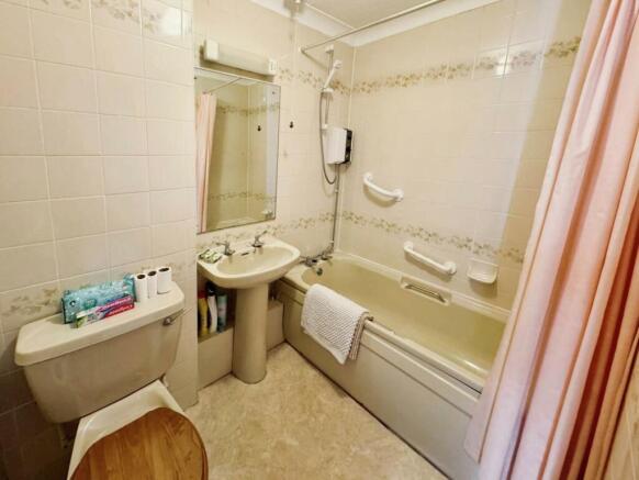 f074d26b-Bathroom.jpg