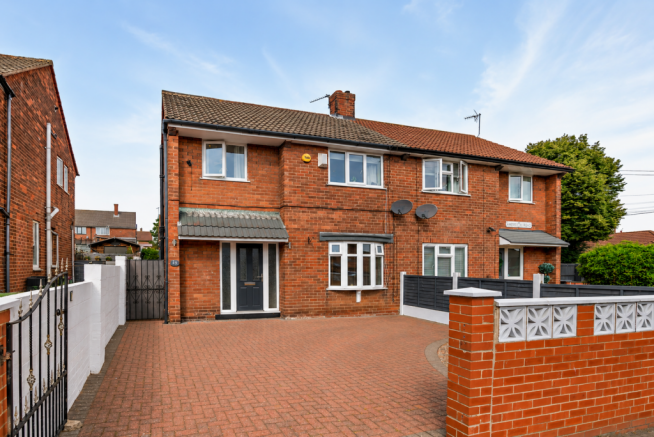 3 bed Semi-Detached for sale in castleford