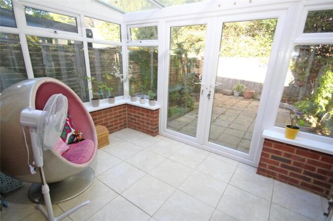 Vicarage Gardens, Hordle, Lymington, Hampshire, SO41 photo 4