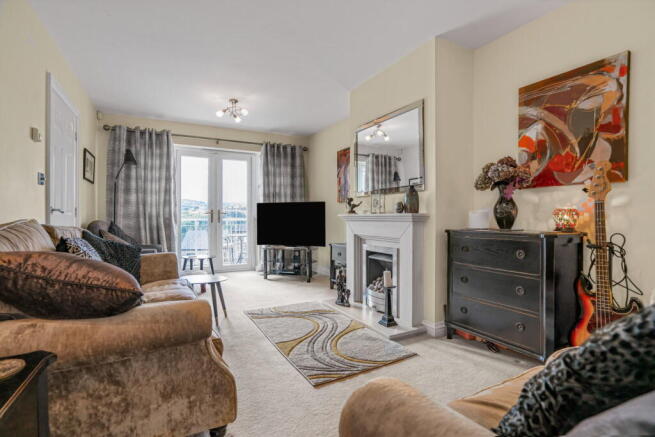 5 bed Detached for sale Image 8