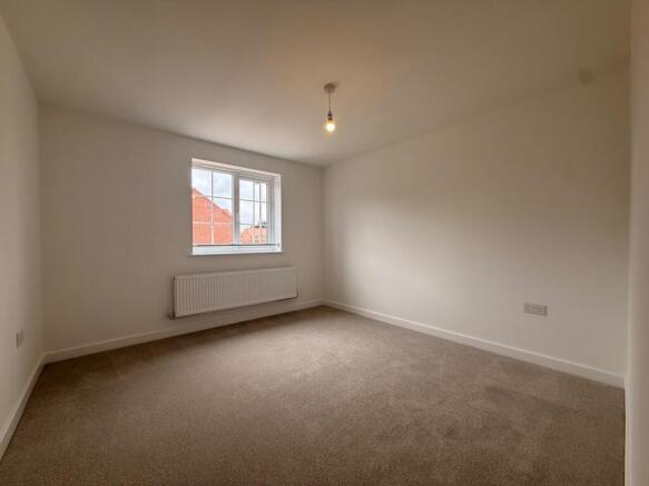 4 bed House to rent Image 6