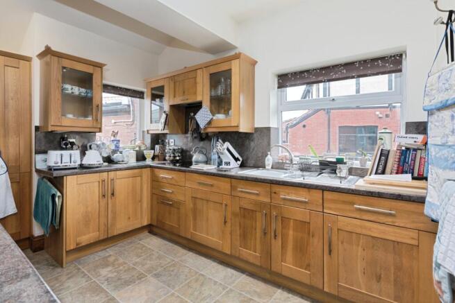 3 bed Semi-Detached for sale Image 10