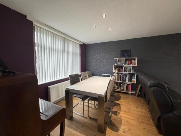 4 bed Detached for sale Image 5