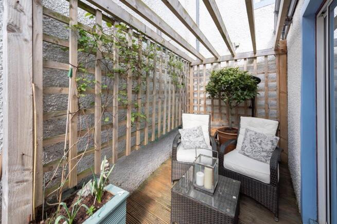 PERGOLA SEATING