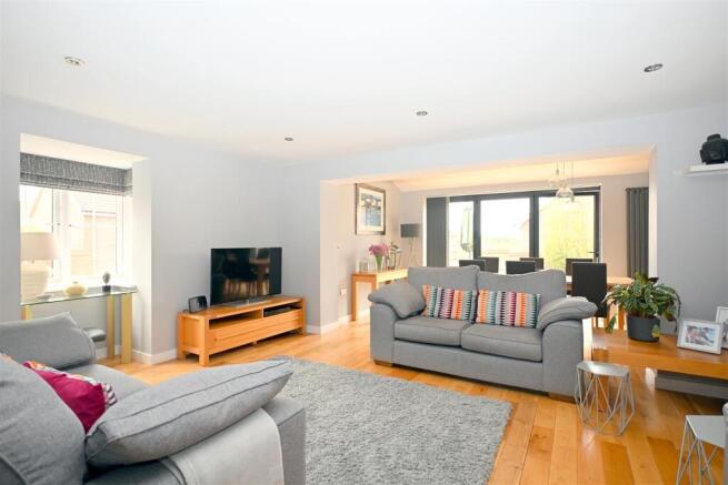 Sitting Room/Dining Room