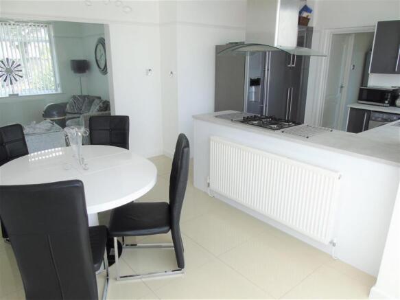Kitchen5.JPG