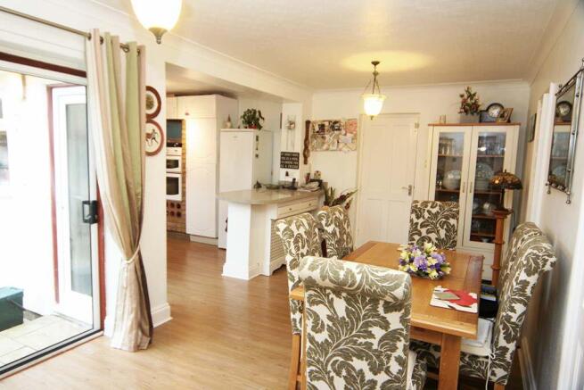 KITCHEN/DINING ROOM