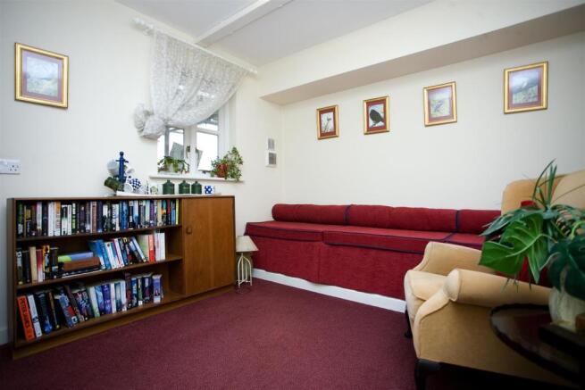 COMMUNAL LOUNGE