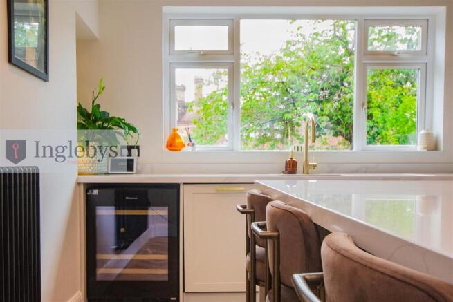 4 bed Detached for sale Image 7