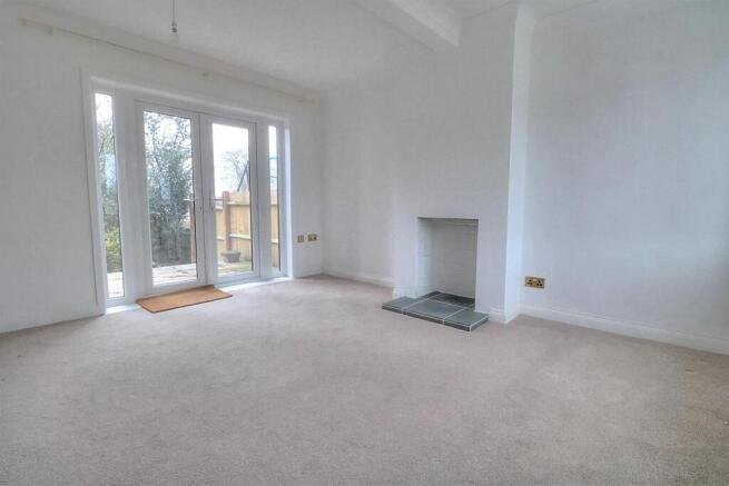 Oakmount Road 60 Sitt Room 2.jpg