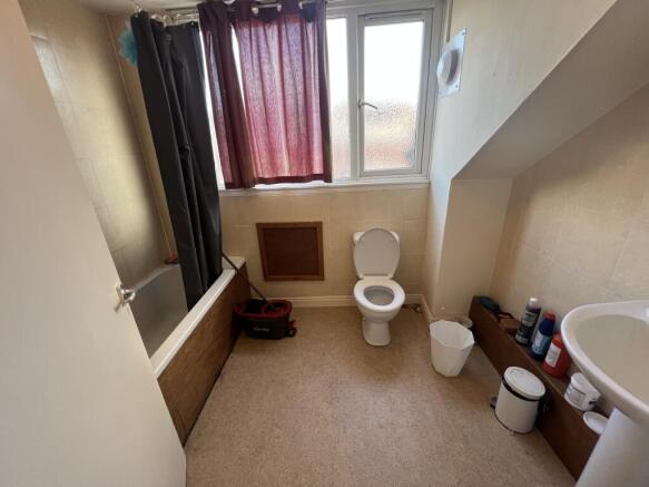 4 bed Terraced to rent Image 6