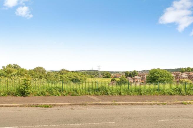 3 bed Semi-Detached for sale Image 4