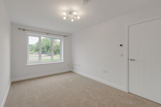 3 bed End of Terrace to rent Image 4