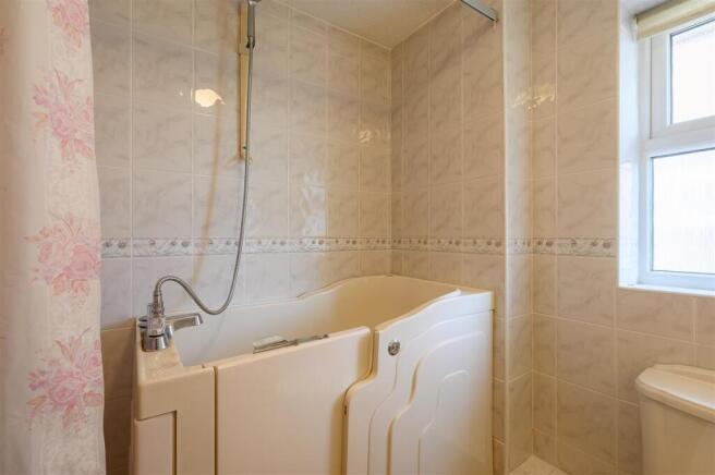 3 bed Detached Bungalow for sale Image 11