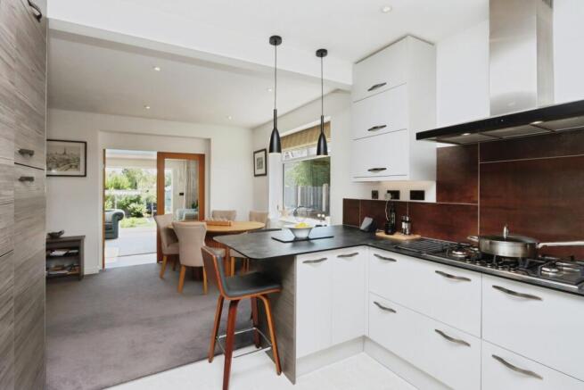 2 bed Semi-Detached for sale Image 8