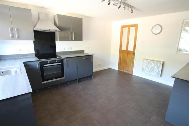KITCHEN/DINING