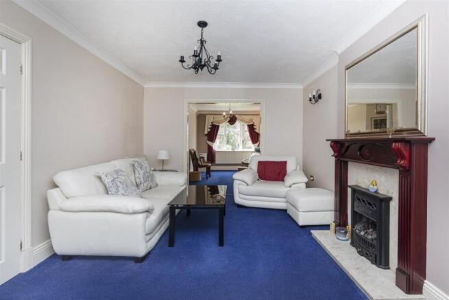 4 bed Detached for sale Image 8