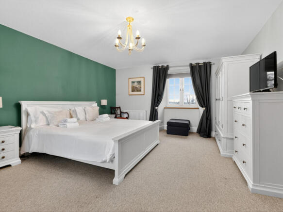 6 bed Detached for sale Image 10
