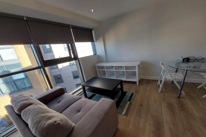 Studio to rent Image 10