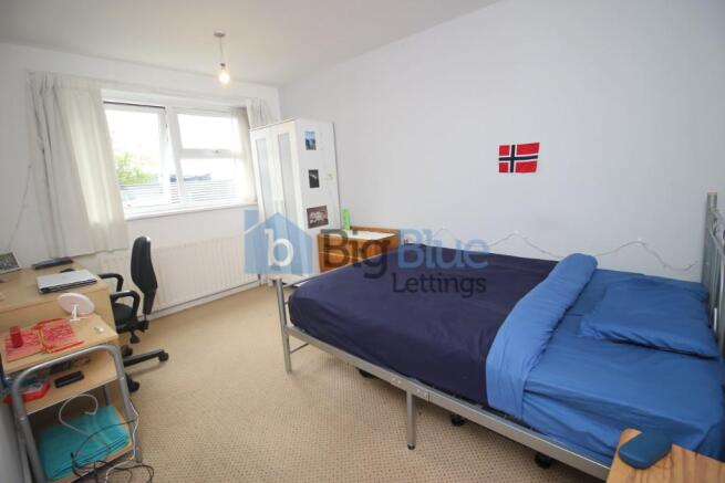 3 bed House Share to rent Image 4