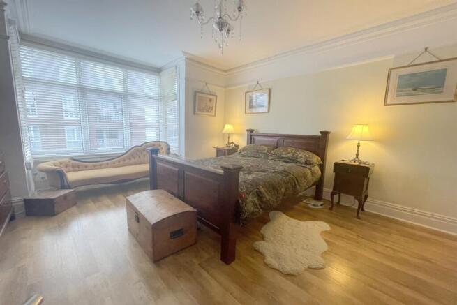Large double bedroom